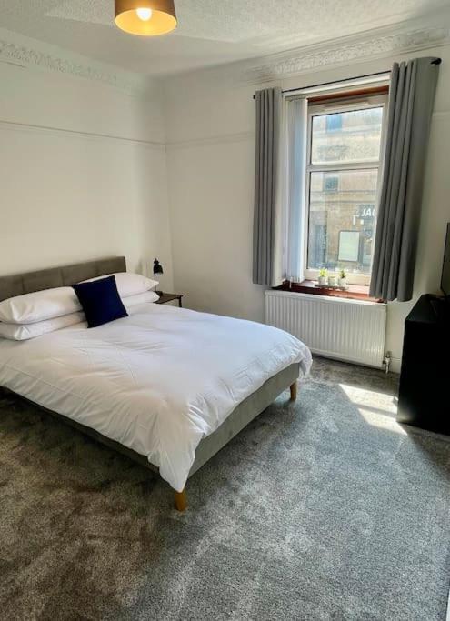 Large 2 Bed Near Glasgow Airport Paisley Exterior foto