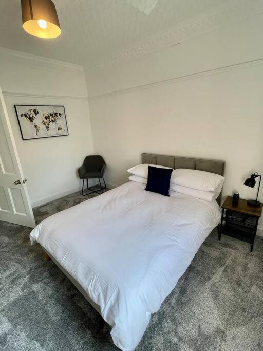Large 2 Bed Near Glasgow Airport Paisley Exterior foto