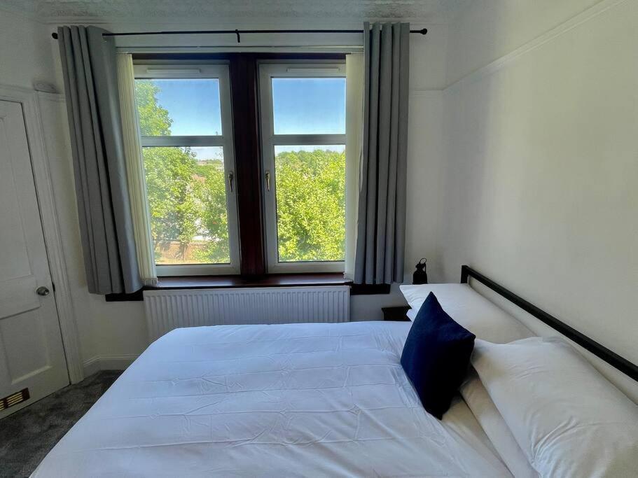 Large 2 Bed Near Glasgow Airport Paisley Exterior foto