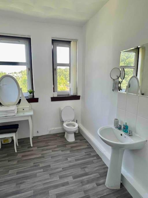 Large 2 Bed Near Glasgow Airport Paisley Exterior foto